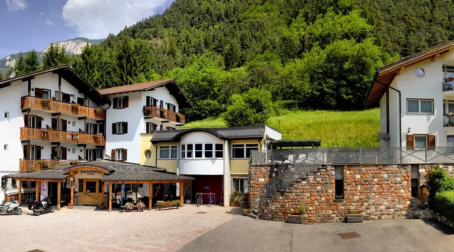 Albergo Panorama è un hotel per motociclisti in Trentino
