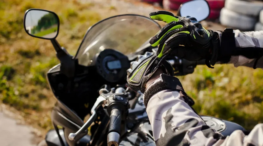 Guanti moto omologati: guida completa per la sicurezza in sella