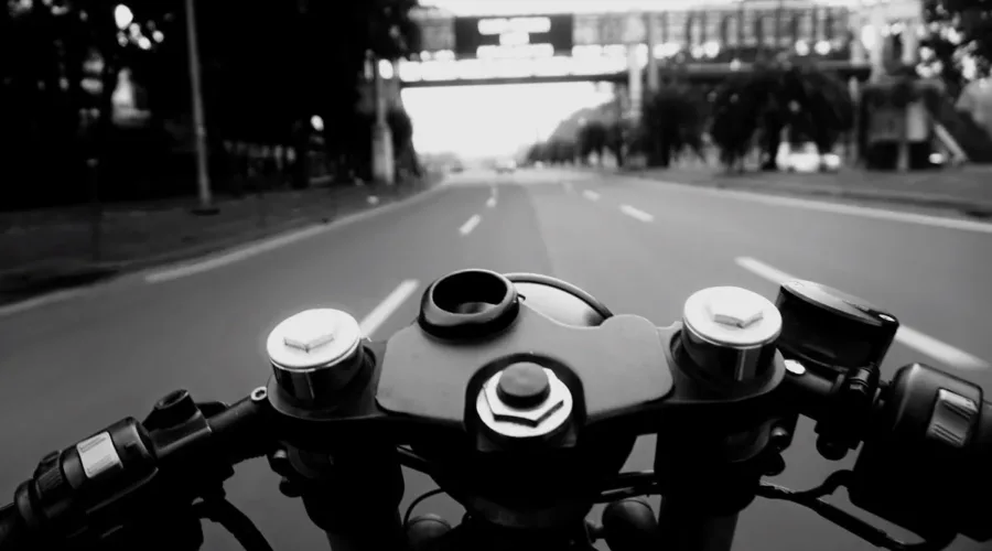 Nuove regole per l’accesso delle moto alle autostrade: cosa cambia dal 14 dicembre 2025