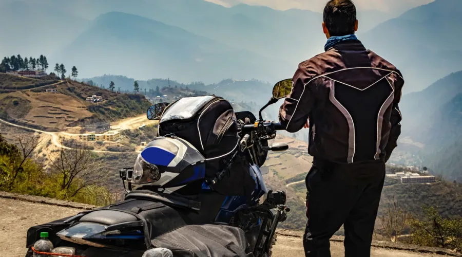Viaggiare in moto: come caricare i bagagli e organizzare il viaggio