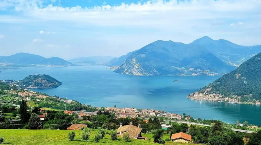 Giro in moto sul Lago d’Iseo: itinerari, soste e panorami da non perdere