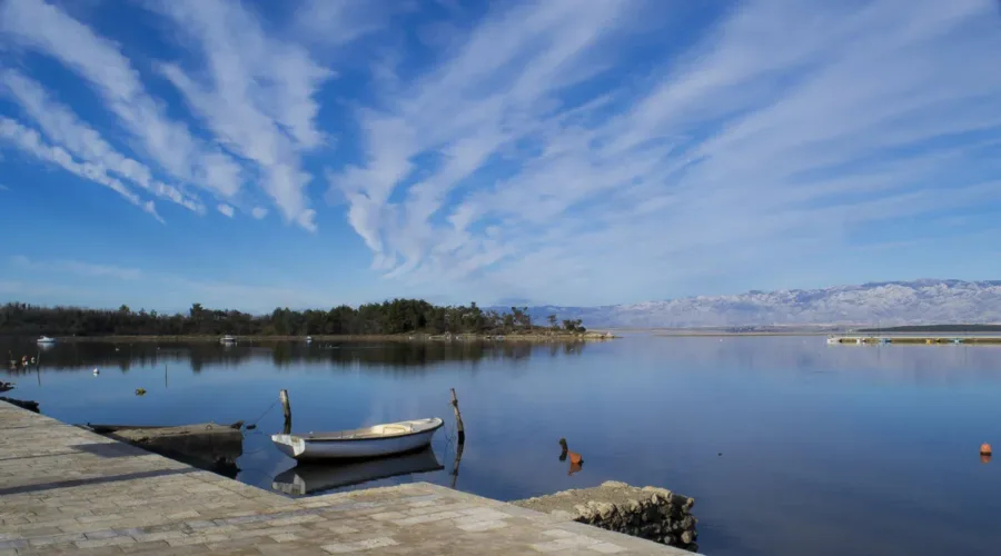 L’Umbria che non ti aspetti, tra acqua, curve e colori d’autunno