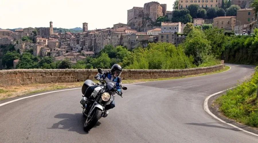 Lago di Bolsena in moto: un viaggio su due ruote tra natura e borghi