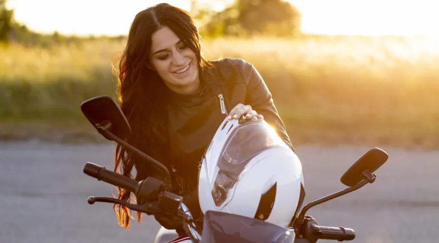 Le 5 migliori moto per donne: leggere, facili da guidare e con sella bassa