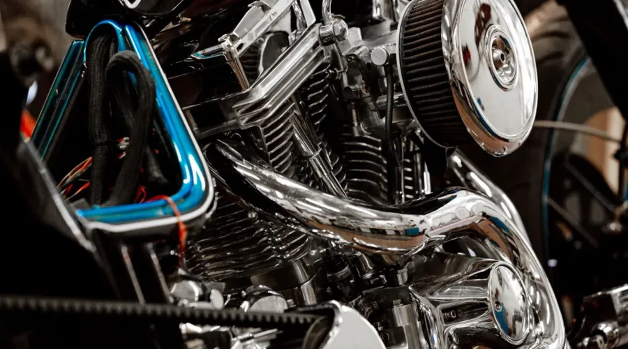 Come scaldare correttamente il motore della moto (e perchè è fondamentale)