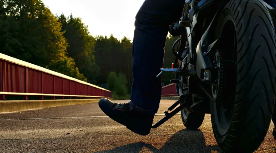 Ferie finite, siete gi&agrave; in ufficio? Ecco quante calorie si bruciano andando in moto
