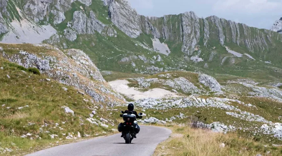 Mototurismo lento: la nuova tendenza biker per viaggiare meglio