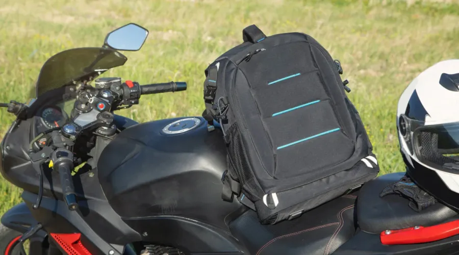 Cosa portare in un viaggio in moto di più giorni: la guida essenziale per motociclisti