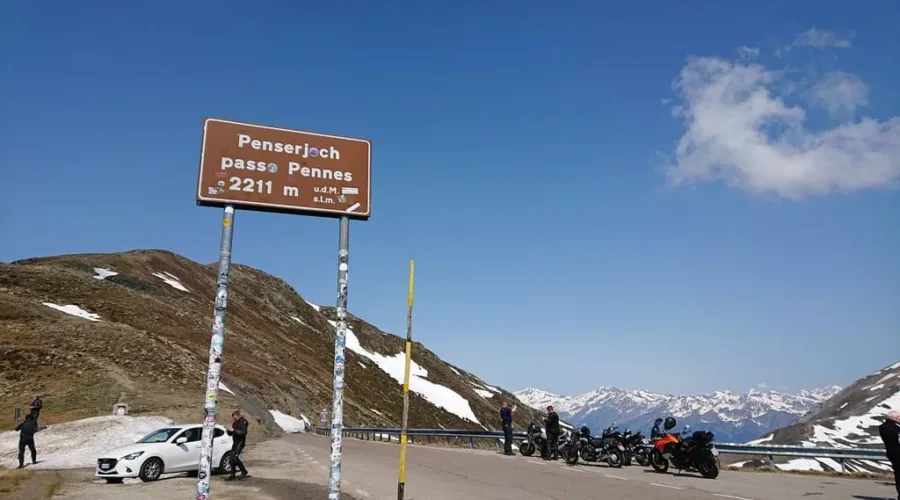 Passo Pennes in moto: itinerario panoramico tra Val Sarentino e Vipiteno