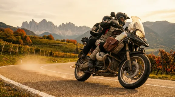 Settembre in moto: i migliori itinerari per chiudere la stagione sulle Dolomiti e in Toscana - Senza categoria